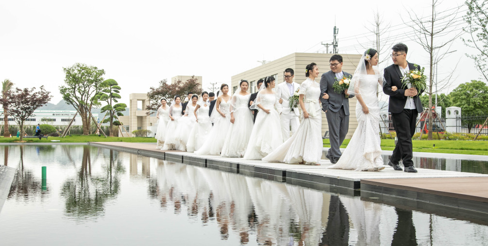 拉斯维加斯9888新材举行520集体婚礼！